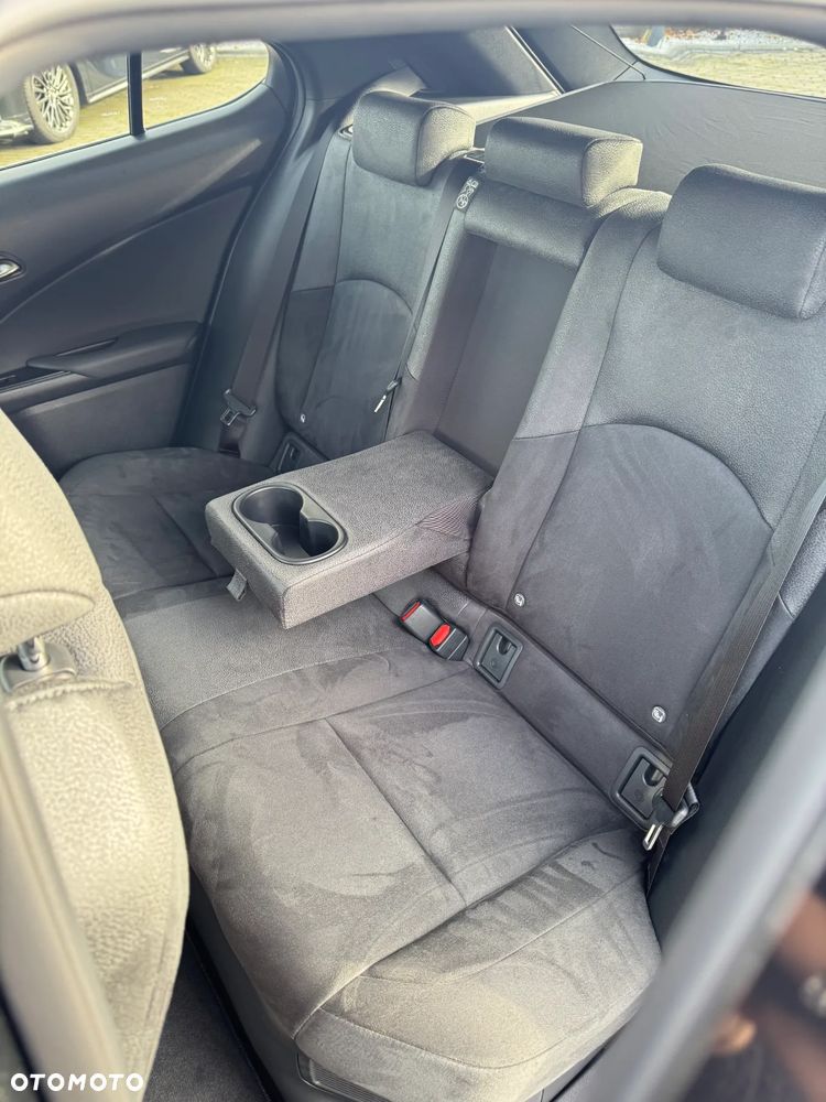 Lexus UX 300h Business - 16