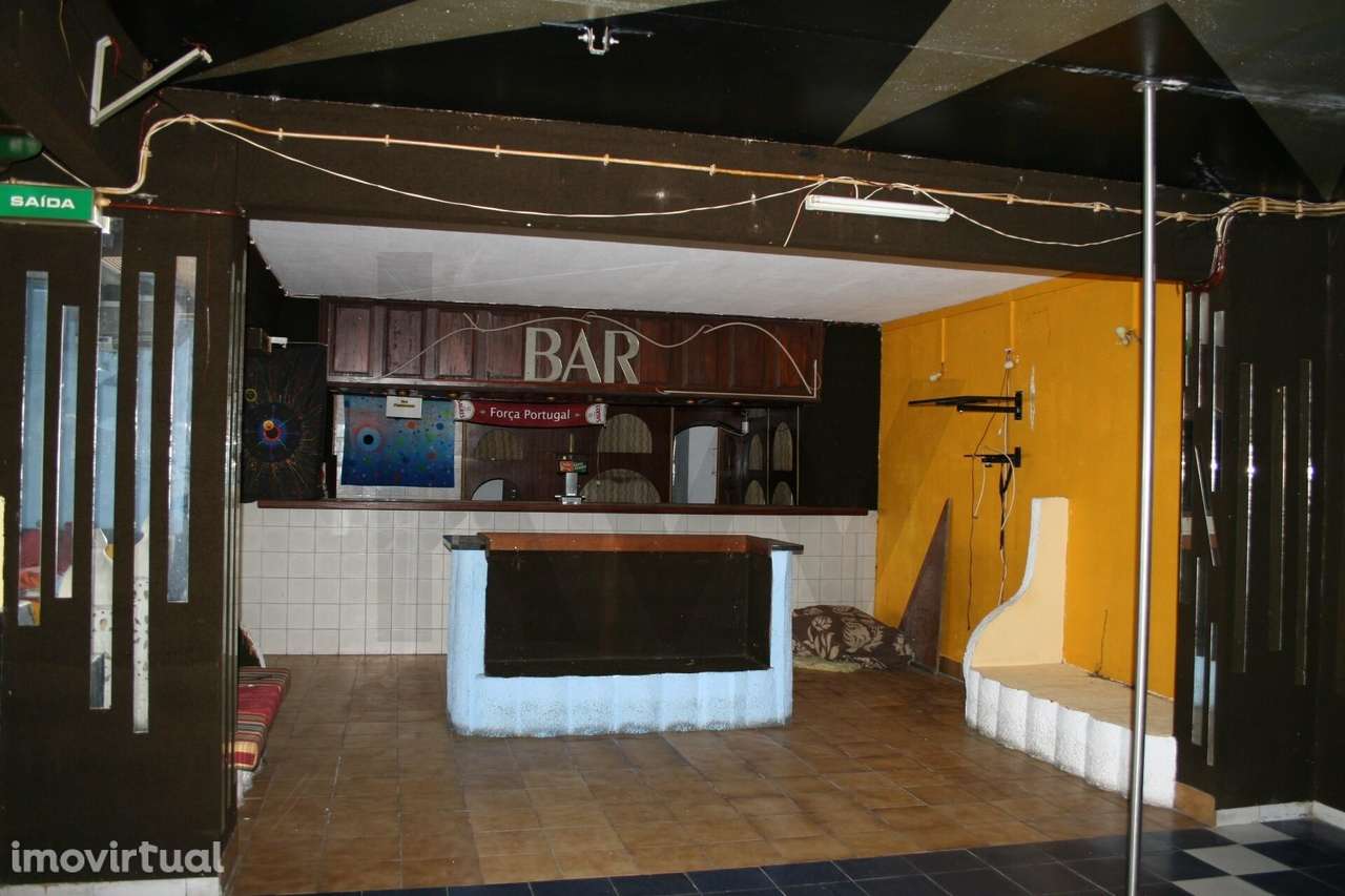 Loja Bar ou Futuro Apartamento na Praia da Rocha com 180 m2 - Grande imagem: 3/38