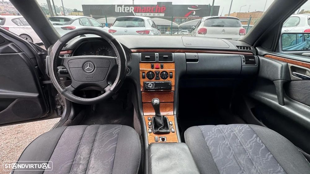 Mercedes-Benz E 220 CDI Classic - 12
