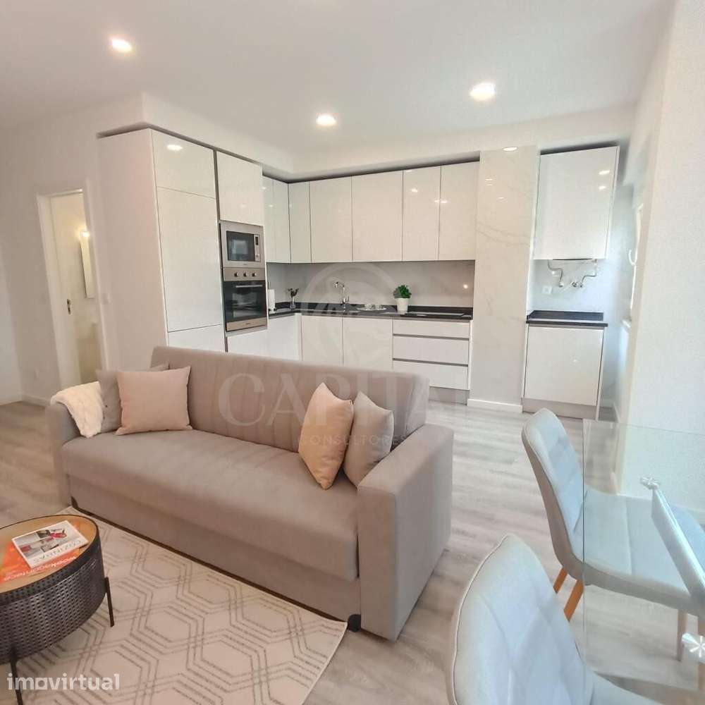 T3 Totalmente Remodelado com Varanda | Suite | 3 Frentes | São Domingo - Grande imagem: 5/10