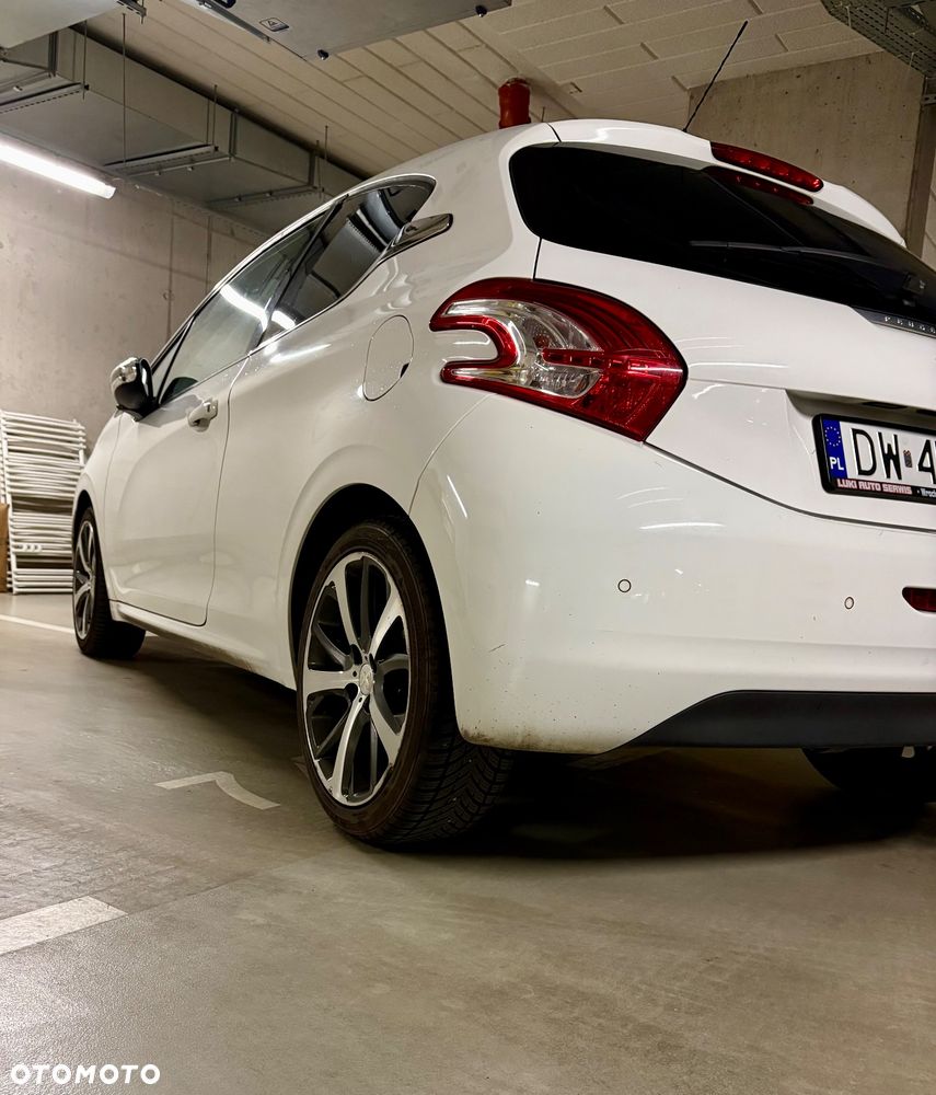 Peugeot 208 e-HDi 92 Stop&Start Allure - 2