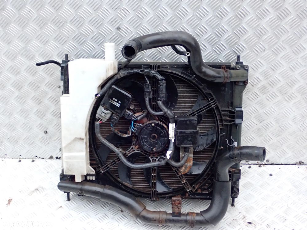 WENTYLATOR CHŁODNICA ZBIORNICZEK  NISSAN JUKE 176010-0005001 / A18700A28001 - 1