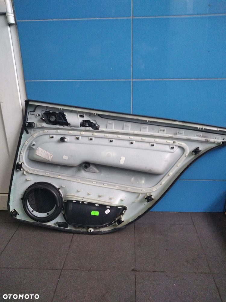 Boczek drzwi lewy prawy tył Skoda Superb - 3