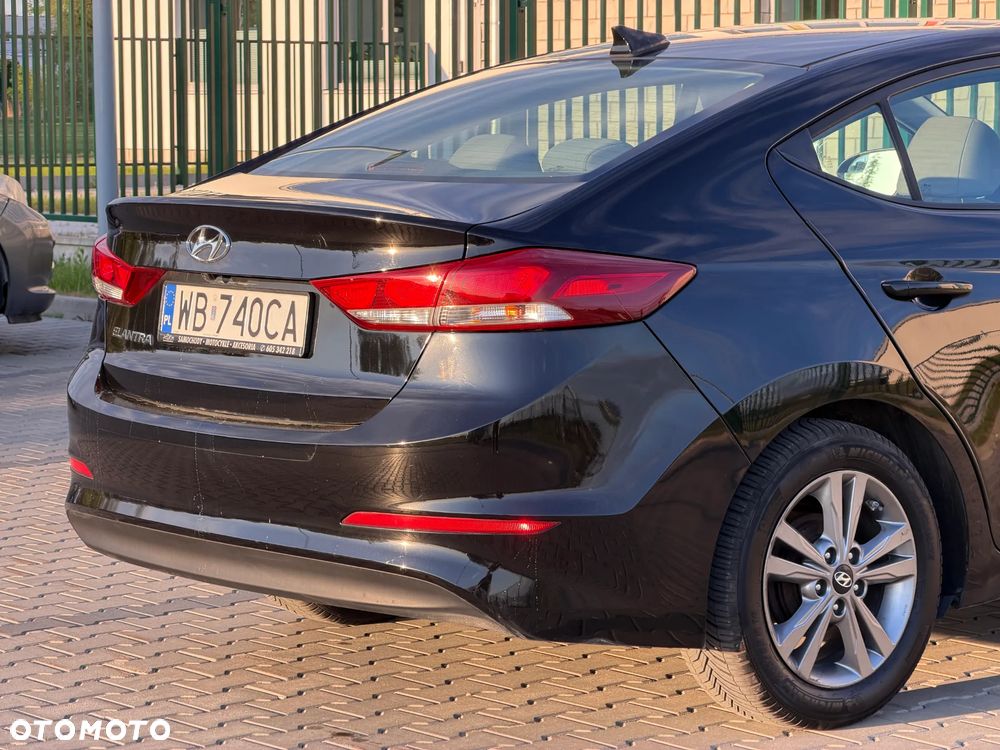 Hyundai Elantra - 10