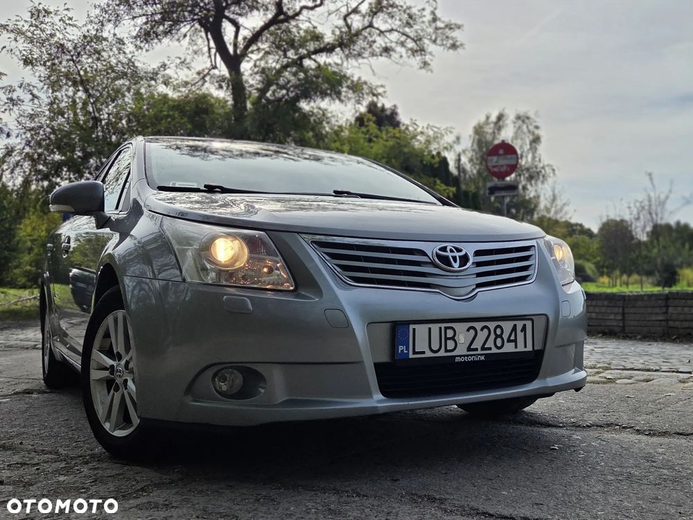 Toyota Avensis - 1