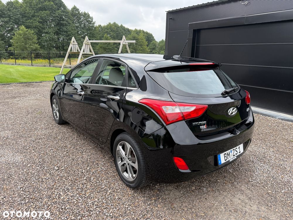 Hyundai i30 blue 1.6 GDI YES Gold - 3