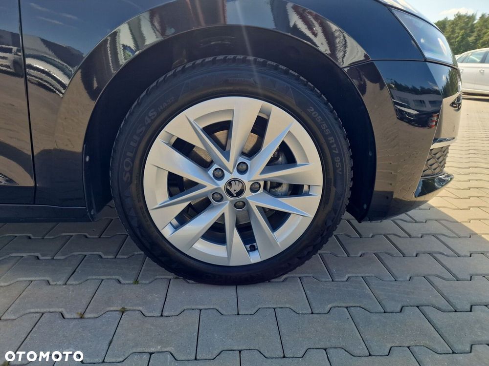 Skoda Octavia 1.5 TSI mHEV Selection DSG - 23