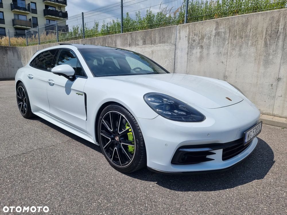 Porsche Panamera 4 e-Hybrid Sport Turismo - 11