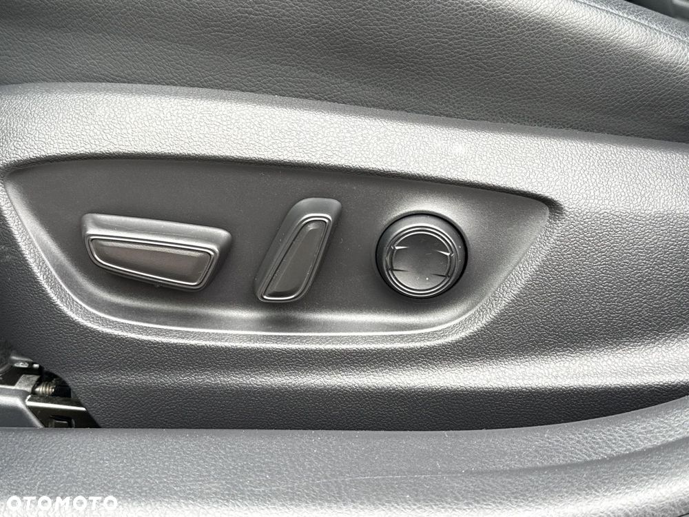 Toyota Camry 2.5 Hybrid Prestige CVT - 23