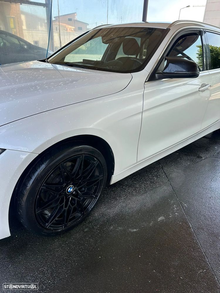 BMW 320 d Auto Line Sport — fotografia 13