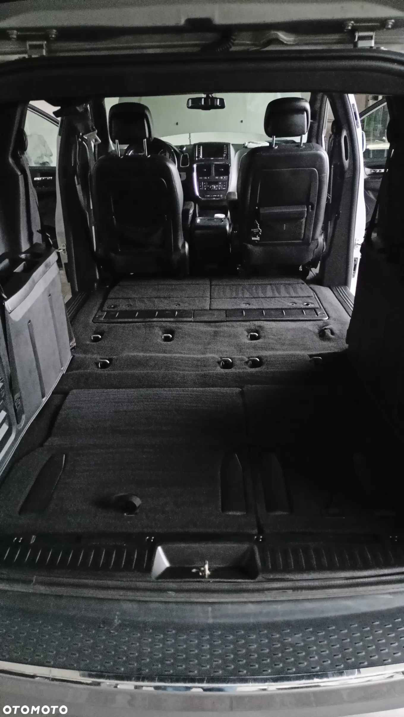 Dodge Grand Caravan - 30