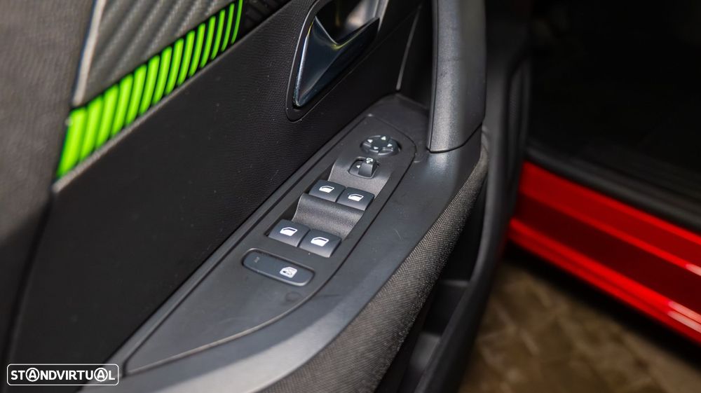 Peugeot 2008 1.2 PureTech Active Pack - 12