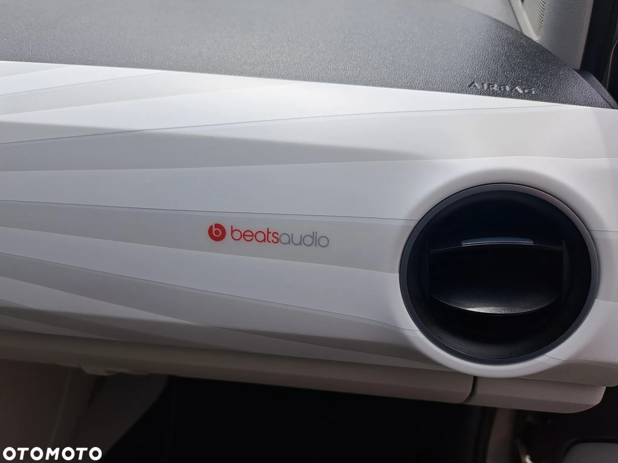 Volkswagen up! (BlueMotion Technology) beats - 17