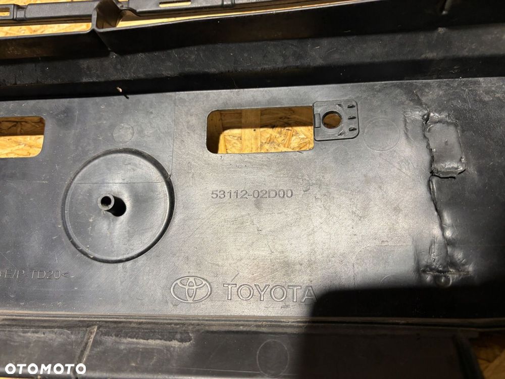 TOYOTA COROLLA E21 ŚROKOWA KRATKA GRILL ATRAPA PRZÓD 53112-02D00 - 6