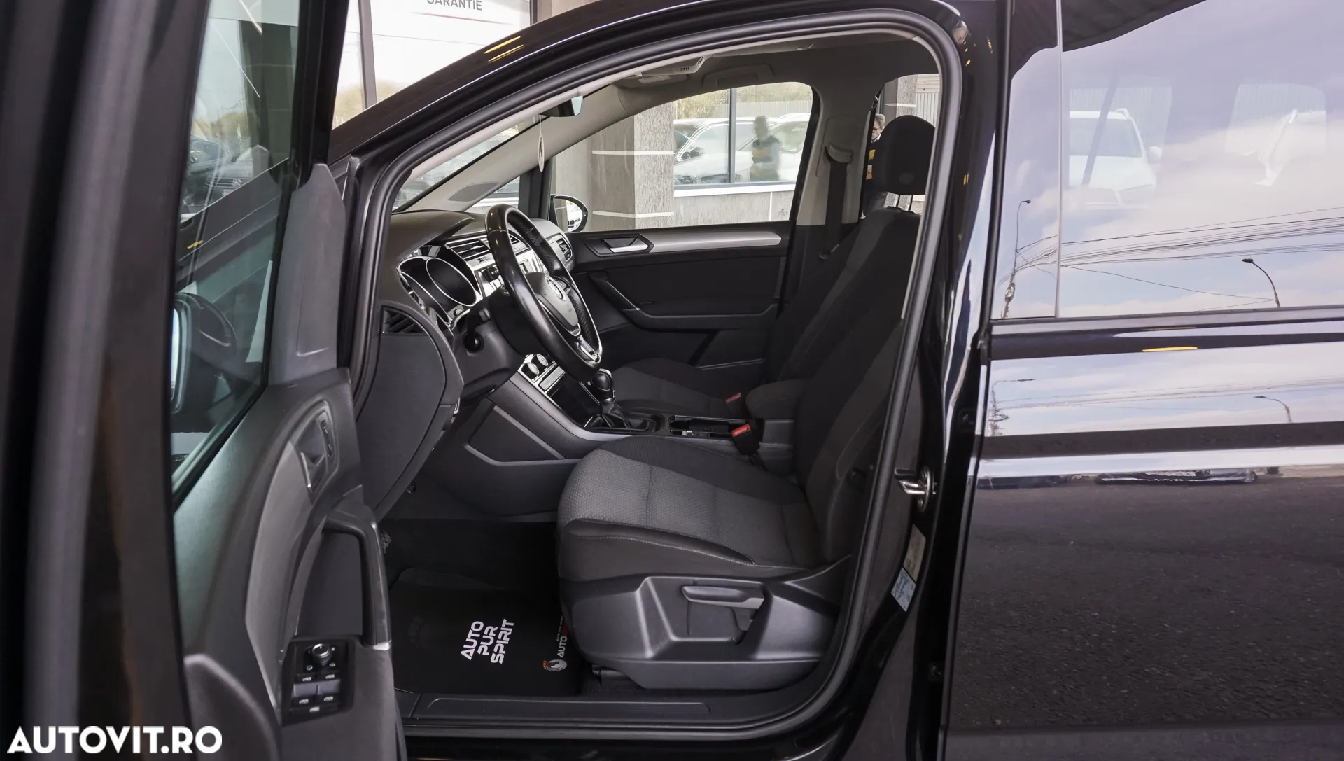 Volkswagen Touran 2.0 TDI DSG Comfortline - 23