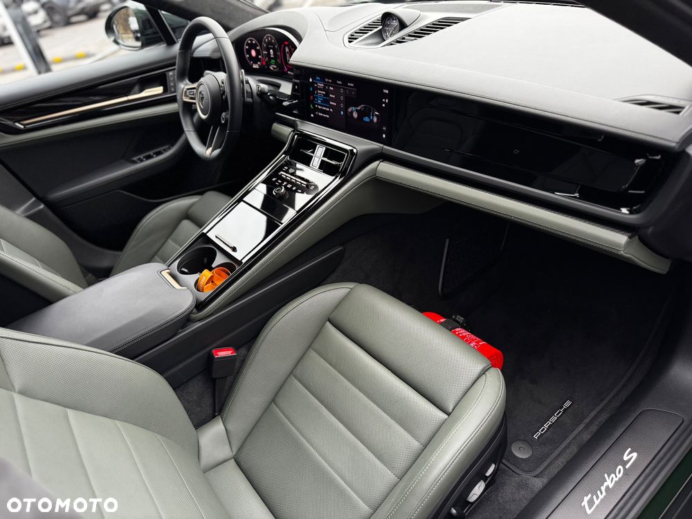 Porsche Panamera Turbo S E-Hybrid PHEV - 24