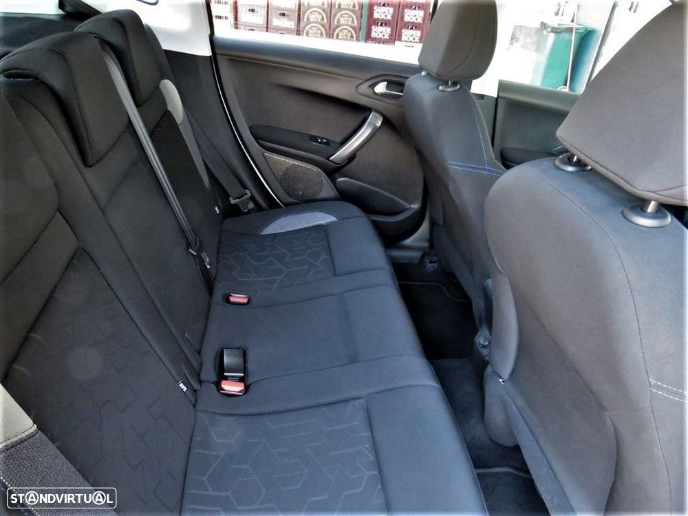 Peugeot 2008 1.6 BlueHDi Style - 10