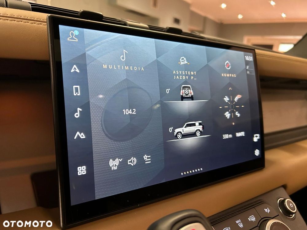 Land Rover Defender 3.0 D250 mHEV X-Dynamic HSE - 25