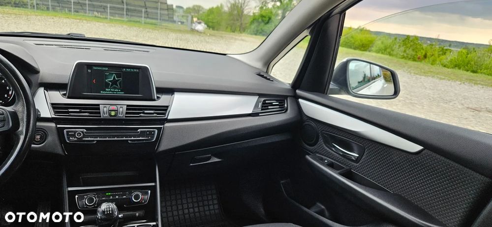 BMW Seria 2 216d - 24
