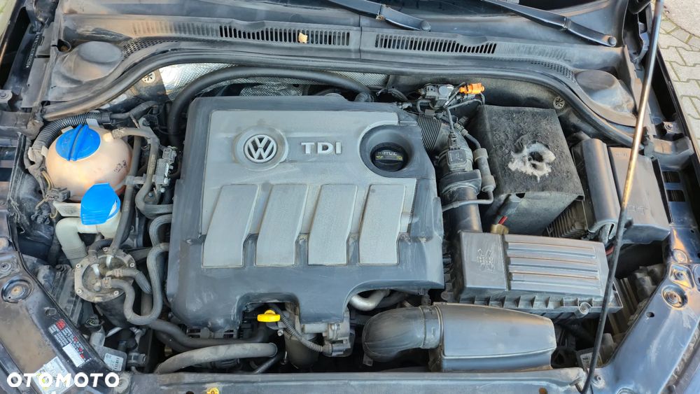 Volkswagen Jetta 1.6 TDI Comfortline - 12