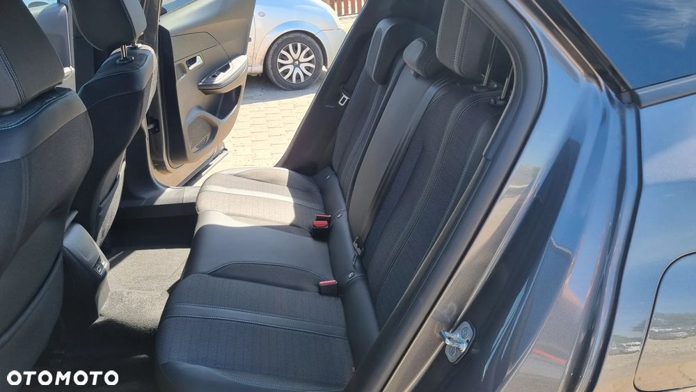 Peugeot 2008 PureTech 130 EAT8 Allure Pack - 32