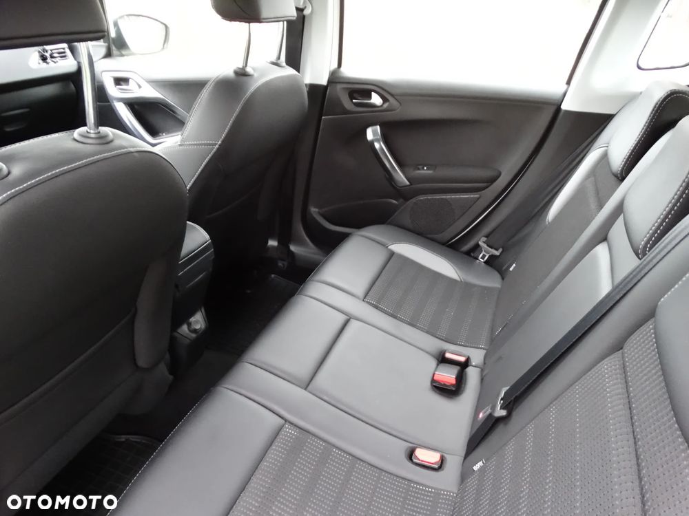Peugeot 2008 - 12