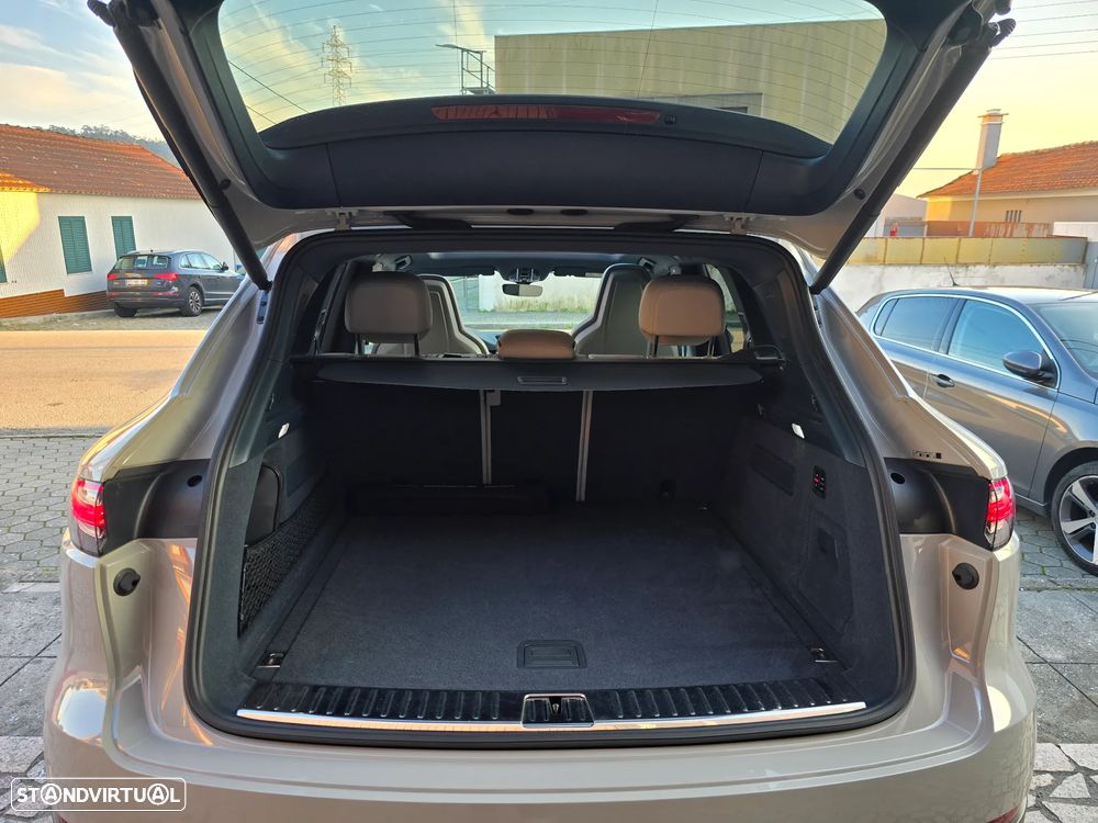 Porsche Cayenne E-Hybrid - 9