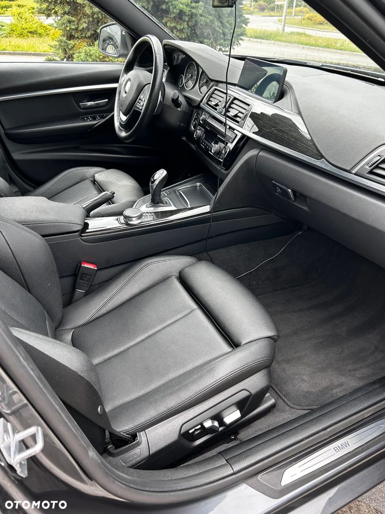 BMW Seria 3 330i xDrive Sport Line - 31