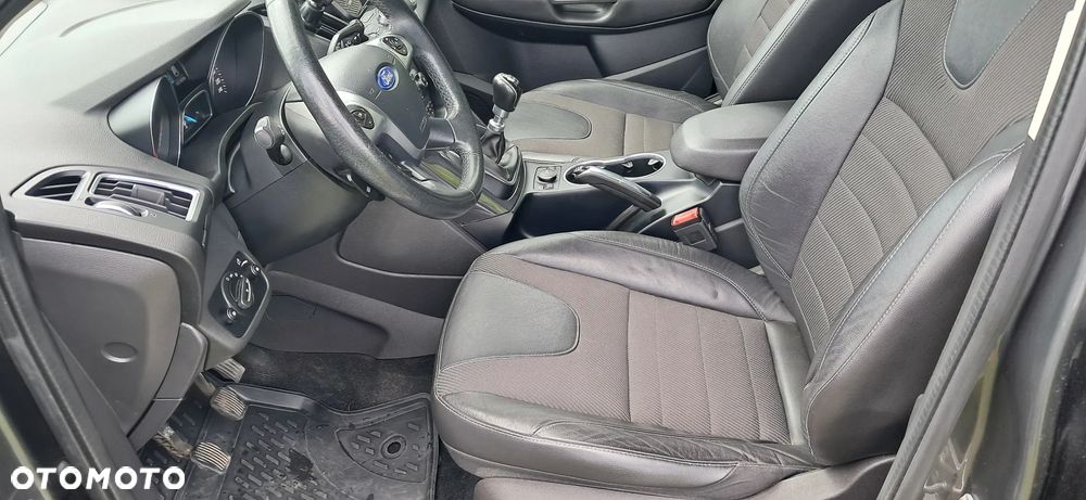 Ford Kuga 2.0 TDCi 4x4 Titanium - 15