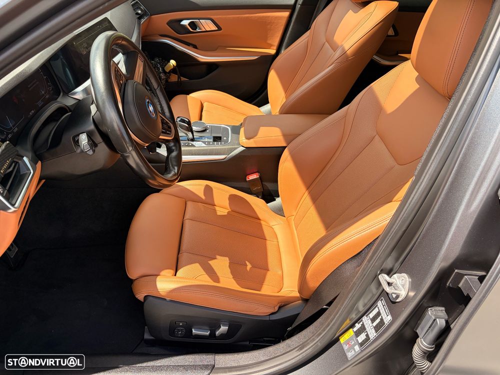 BMW 330 e Pack Desportivo M Auto - 12
