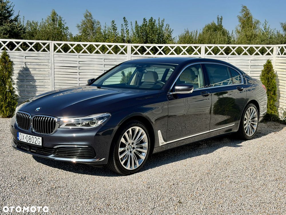 BMW Seria 7 750i xDrive Edition Exclusive - 1