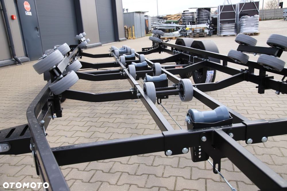 Lorries Przyczepa Podłodziowa PP30-8025 w Kolorze Czarnym Do Łodzi Max 7,8 M DMC 3000 kg Tylne Lampy LED - 15