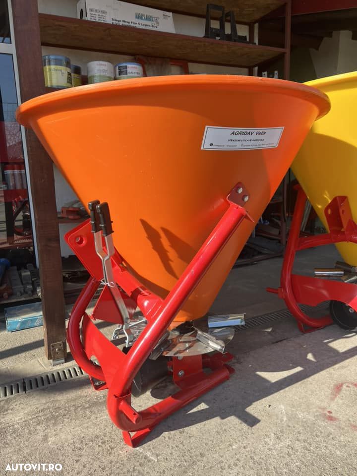 STRUMIK Masina imprastiat ingrasaminte 300-500l - 2