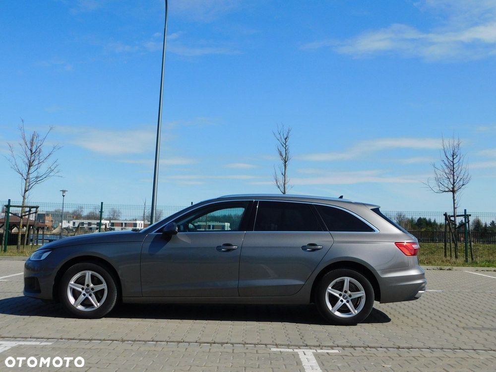Audi A4 Avant 2.0 TDI Design - 23