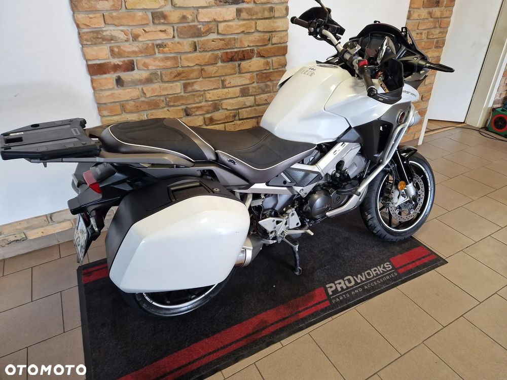 Honda VFR - 7
