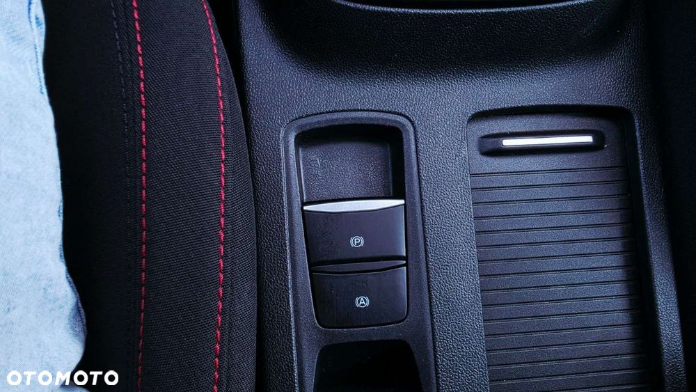 Ford Focus 1.0 EcoBoost Hybrid ST-LINE STYLE - 25