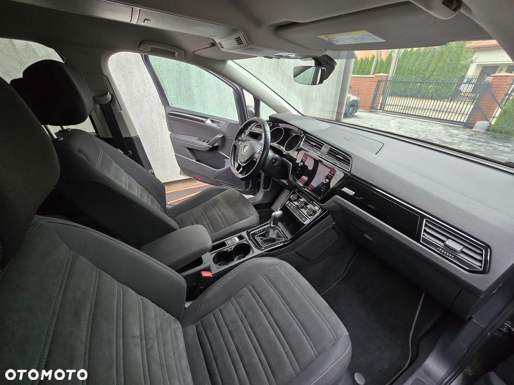 Volkswagen Touran - 14