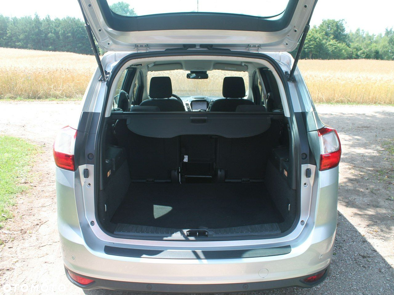 Ford Grand C-MAX - 32