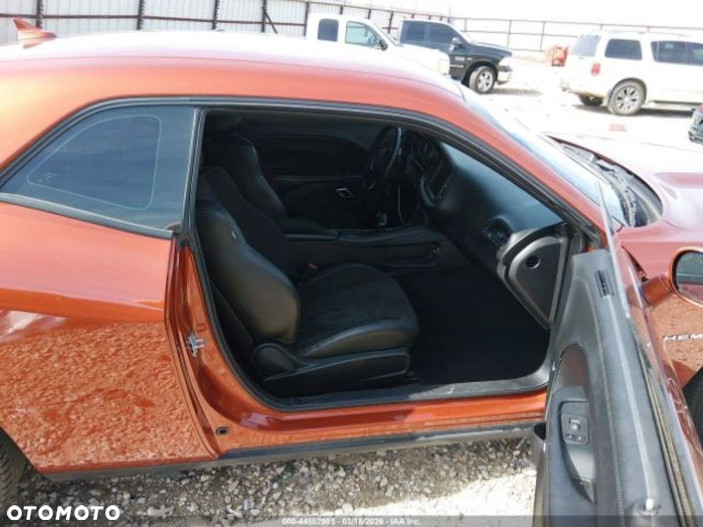 Dodge Challenger - 10