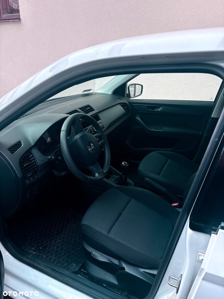 Skoda Fabia 2016 photo 4