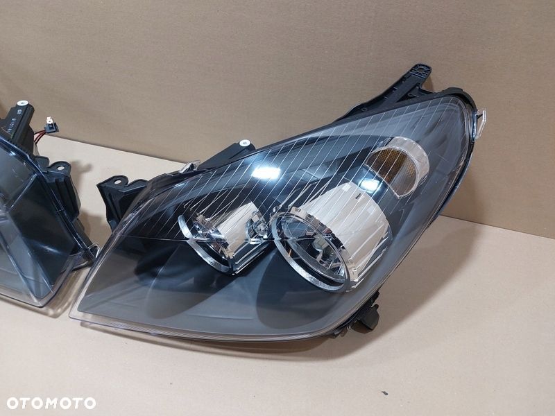 OPEL ASTRA H III 07-12 Reflektor lampa GTC CIEMNA - 2