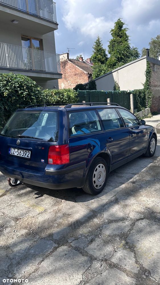 Volkswagen Passat - 4