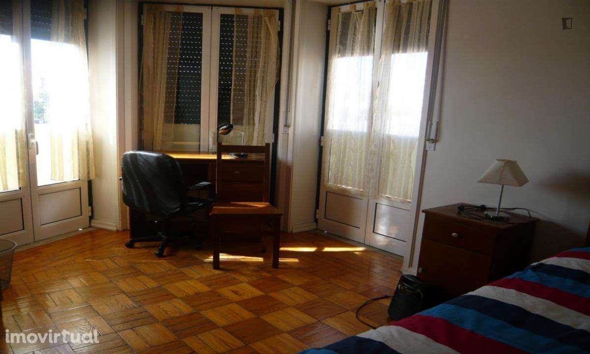 Quarto - localizado em Montes Claros Coimbra - Grande imagem: 4/13