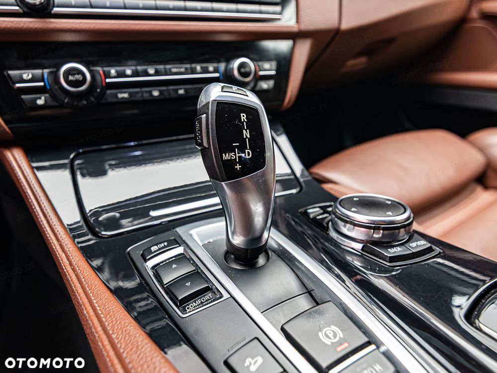 BMW Seria 5 520d xDrive - 22