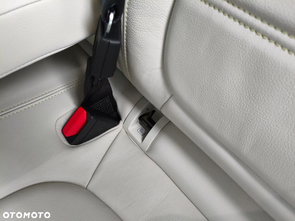 Jaguar XE 2.0 T Prestige - 14