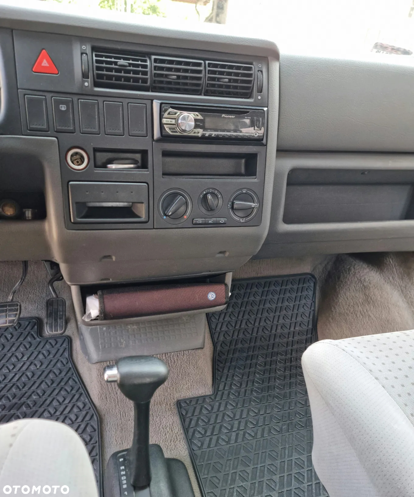 Volkswagen Multivan - 16