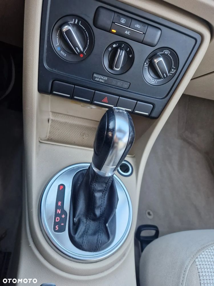 Volkswagen Beetle The 1.6 TDI DPF DSG - 14