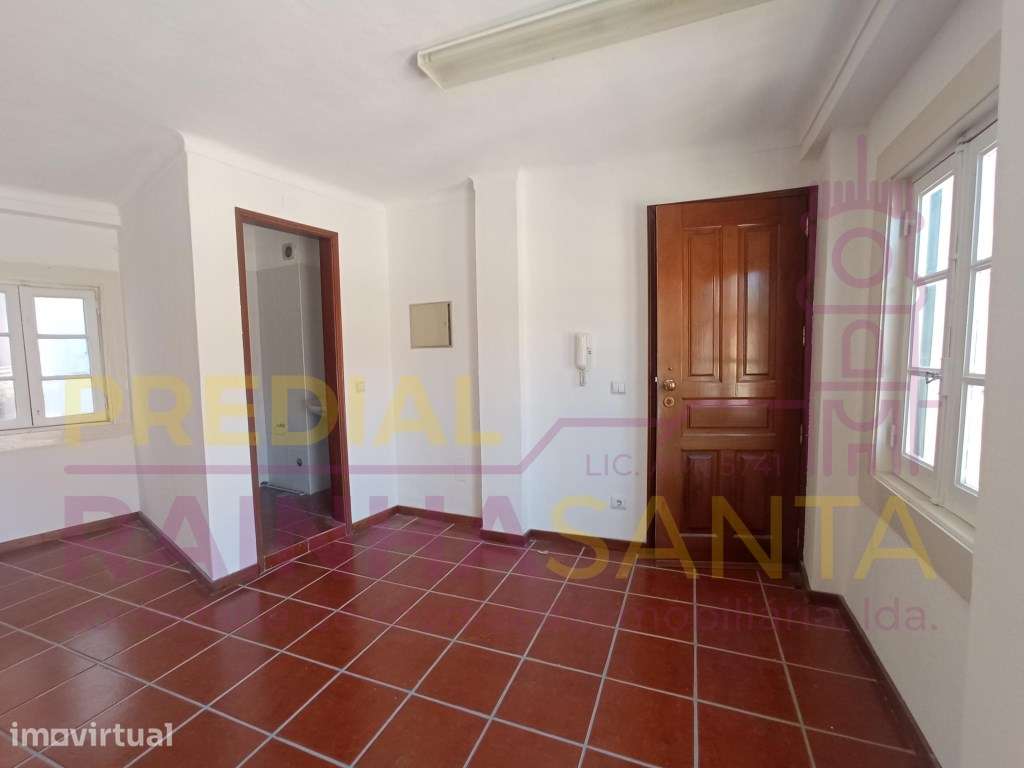 Sala com wc privativo - Baixa da Cidade - Coimbra - Grande imagem: 2/10