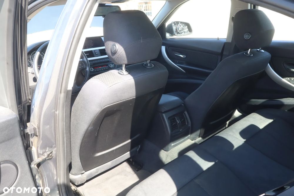 BMW Seria 3 318d - 11