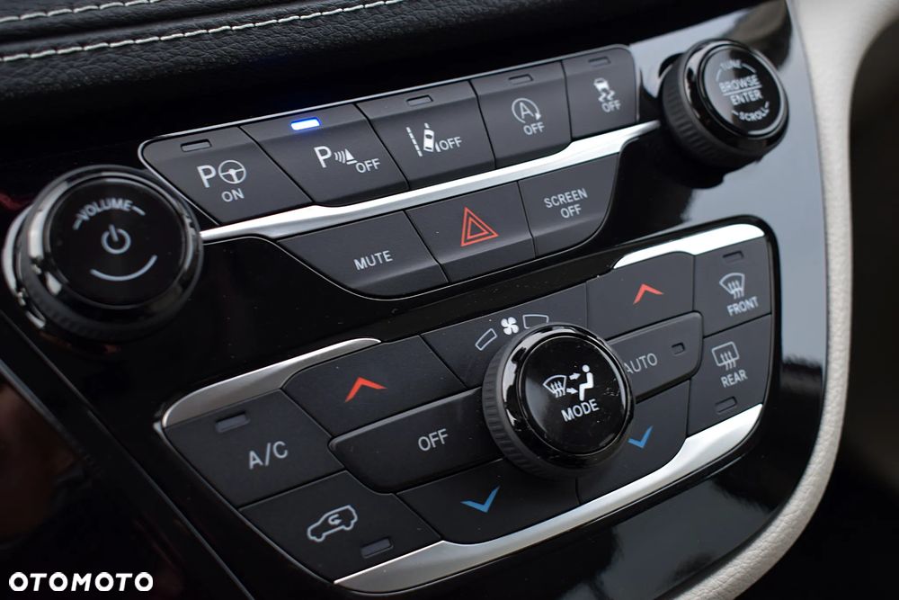 Chrysler Pacifica - 16